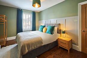 Host Stay Oliver s Den