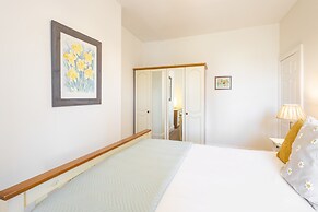 Host Stay Harbour Holm