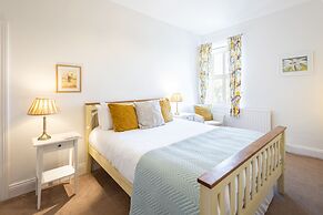 Host Stay Harbour Holm