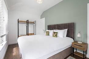 Host Stay Sanderling Chase