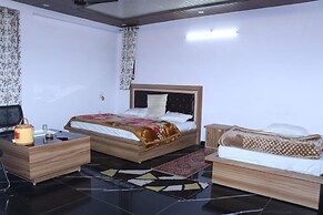 Shri Anand Hotel Berinag