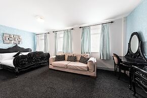 The Manor Hotel