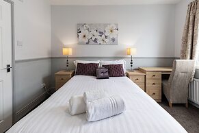 The Manor Hotel