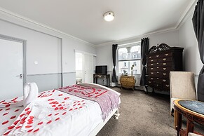 The Manor Hotel