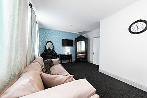 The Manor Hotel