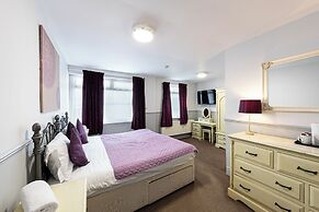 The Manor Hotel