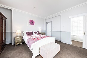 The Manor Hotel