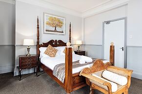 The Manor Hotel
