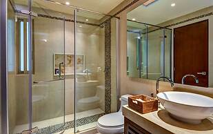 Gorgeous Penthouse With Private Rooftop Jacuzzi