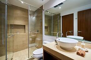 Stunning Penthouse With Private Rooftop Hot Tub