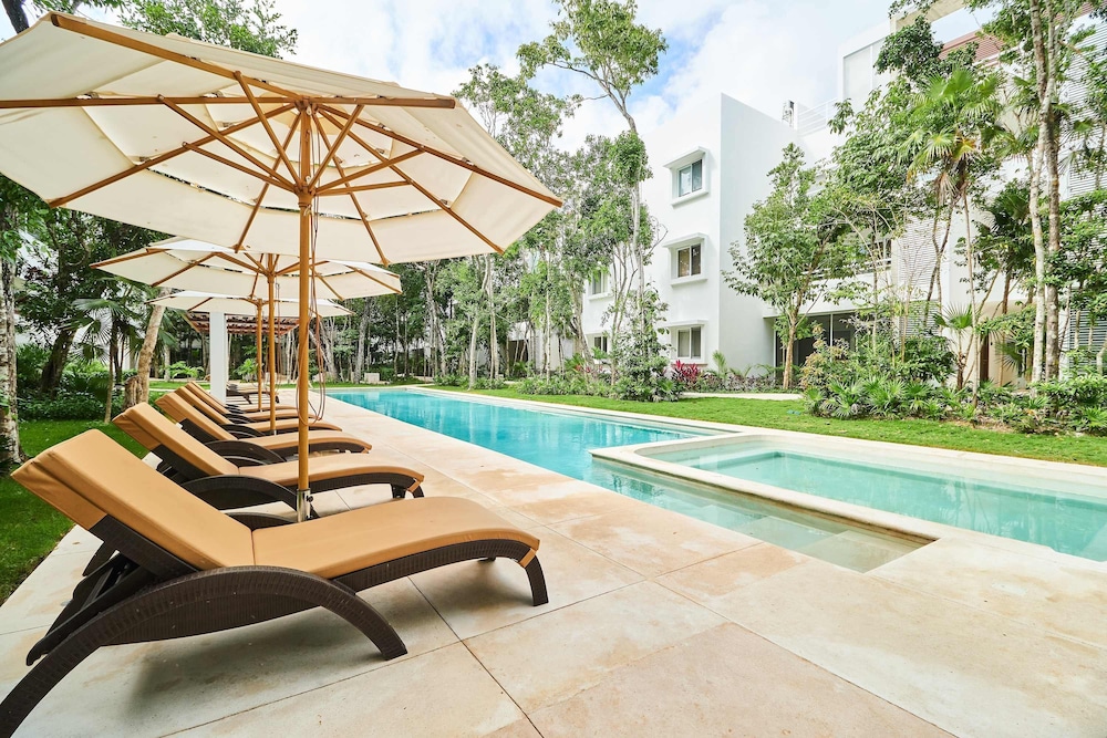 Amazing Apartment With Pools Gym BBQ Yoga Deck