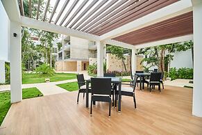 Amazing Apartment With Pools Gym BBQ Yoga Deck