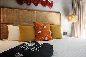 Couple s Retreat in Prime Location Rooftop Pool
