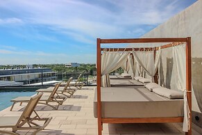 Couple s Retreat in Prime Location Rooftop Pool