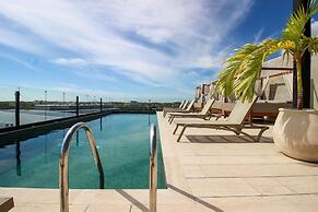 Couple s Retreat in Prime Location Rooftop Pool