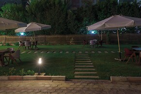 Pyramids sunshine inn