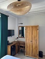 Folia Cunda By Leone