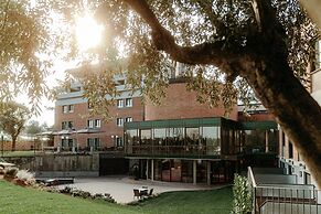 Adoro Hotel