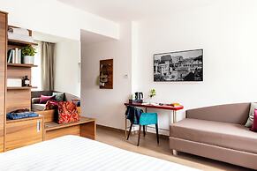 Adoro Hotel