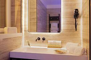 Adoro Hotel