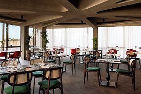 Adoro Hotel