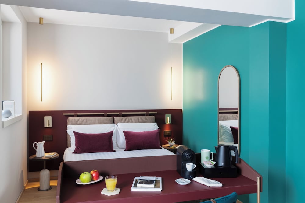 Adoro Hotel