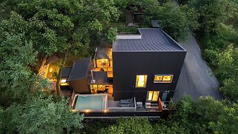 Gwangju Chez Pompom Dokchae Poolvilla