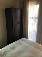 28 La Rochelle Bed & Breakfast