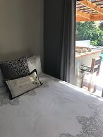 28 La Rochelle Bed & Breakfast