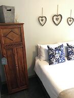 28 La Rochelle Bed & Breakfast