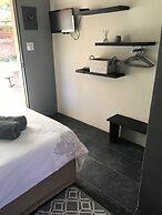 28 La Rochelle Bed & Breakfast