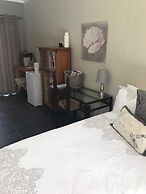 28 La Rochelle Bed & Breakfast