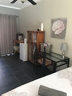 28 La Rochelle Bed & Breakfast