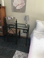 28 La Rochelle Bed & Breakfast