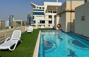 Studio w Balcony &RoofTop Pool in Marina