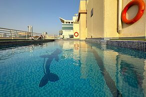 Studio w Balcony &RoofTop Pool in Marina