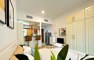 Studio w Balcony &RoofTop Pool in Marina