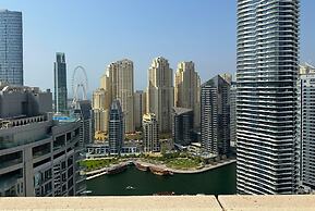 Studio w Balcony &RoofTop Pool in Marina