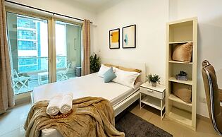 Studio w Balcony &RoofTop Pool in Marina