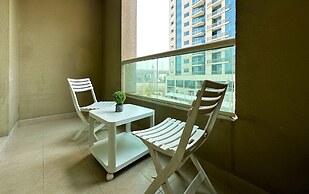 Studio w Balcony &RoofTop Pool in Marina