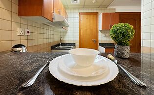 Studio w Balcony &RoofTop Pool in Marina