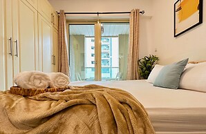 Studio w Balcony &RoofTop Pool in Marina