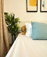 Studio w Balcony &RoofTop Pool in Marina