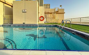 Studio w Balcony &RoofTop Pool in Marina