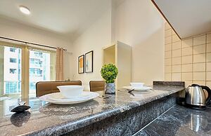 Studio w Balcony &RoofTop Pool in Marina