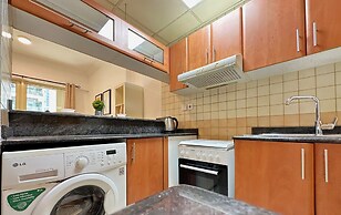 Studio w Balcony &RoofTop Pool in Marina