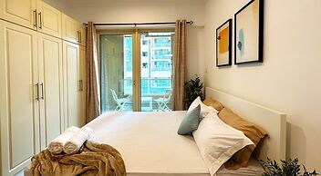 Studio w Balcony &RoofTop Pool in Marina