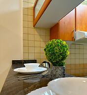 Studio w Balcony &RoofTop Pool in Marina