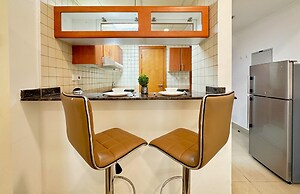 Studio w Balcony &RoofTop Pool in Marina