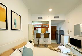 Studio w Balcony &RoofTop Pool in Marina